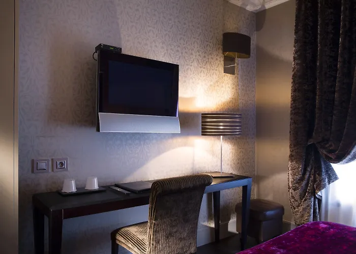 Ares Eiffel Hotel 4*