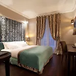 Ares Eiffel Hotel