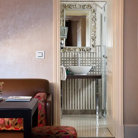 Hotel Ares Eiffel 4*