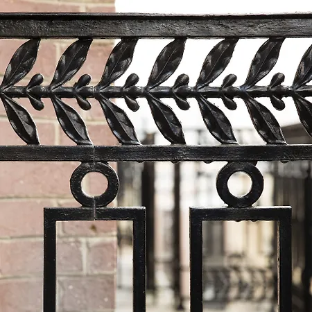 Ares Eiffel 4* Paris