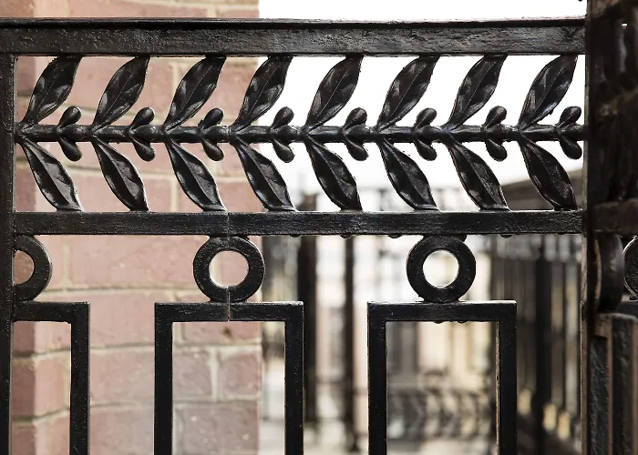 Ares Eiffel 4* Paris